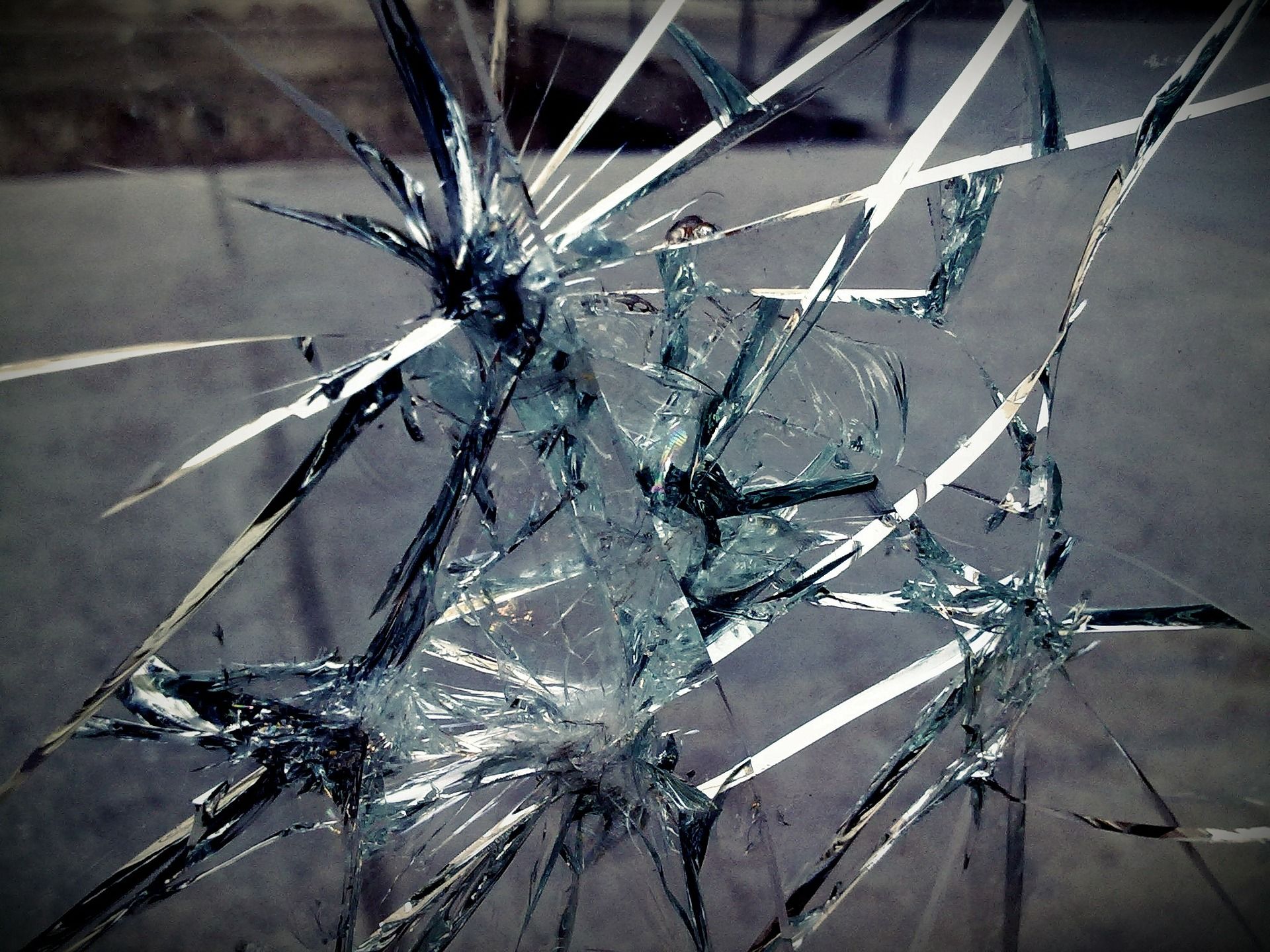 broken glass wallpaper